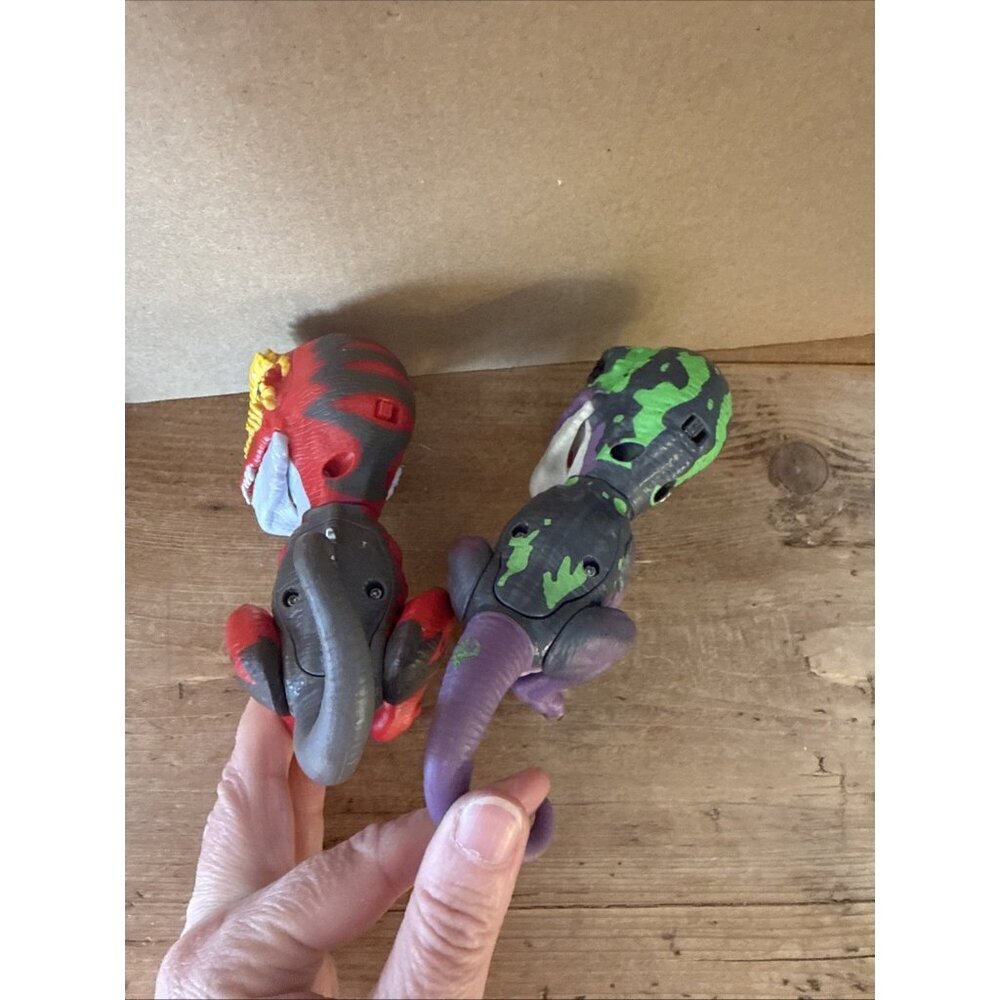 2 Untamed Raptor Fingerling Figures Ripsaw Red Yellow / Razor Purple Green - Picture 4 of 5